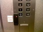 Kiểm soát thang máy bằng thẻ từ cảm ứng